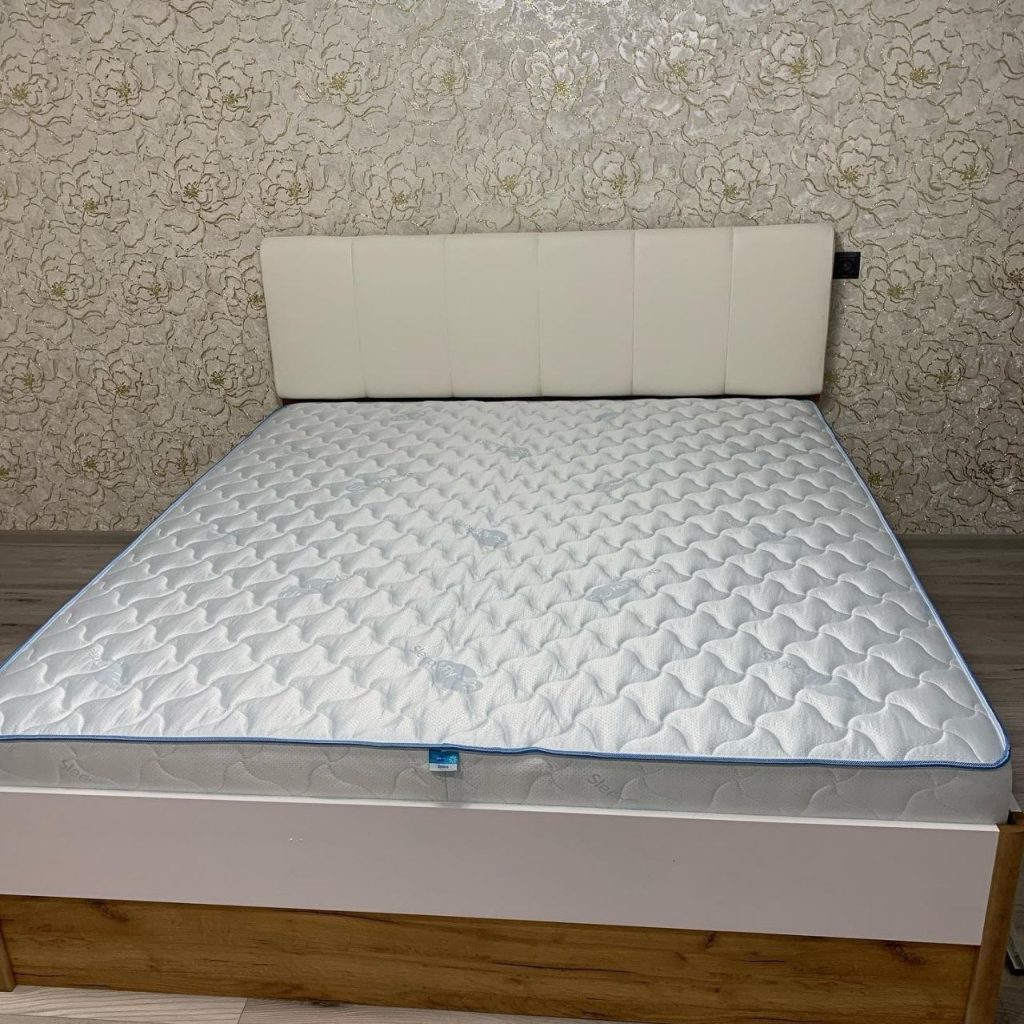 łóżko z szufladami w kolorze dębu z materacem 180x200