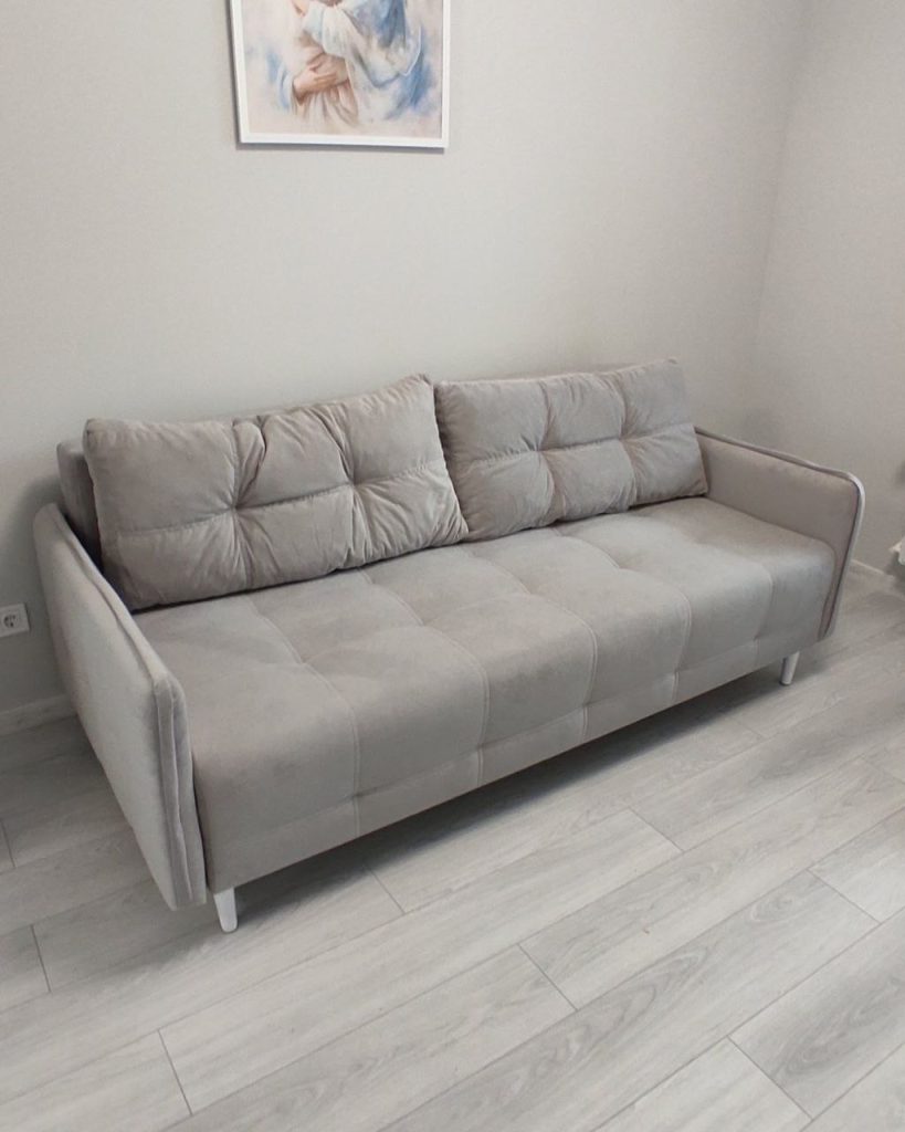 mała sofa z mechanizmem eurobook o szerokości 210 cm