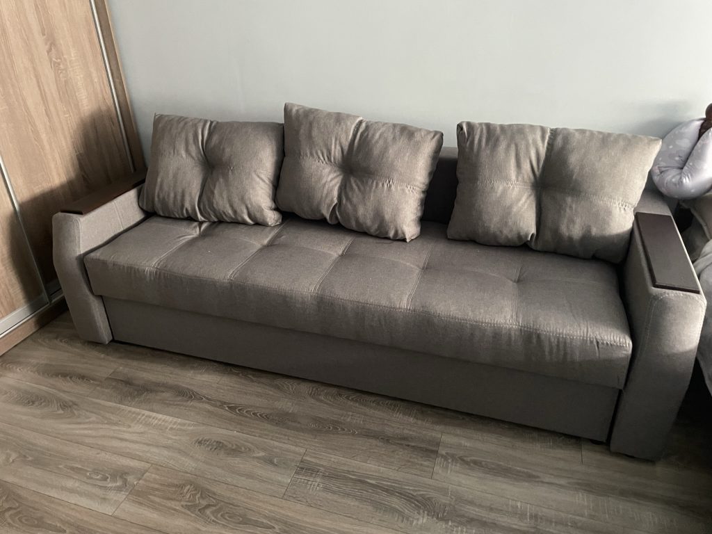 sofa rozlozona z powierzchnia spania 145x190 cm do mieszkania