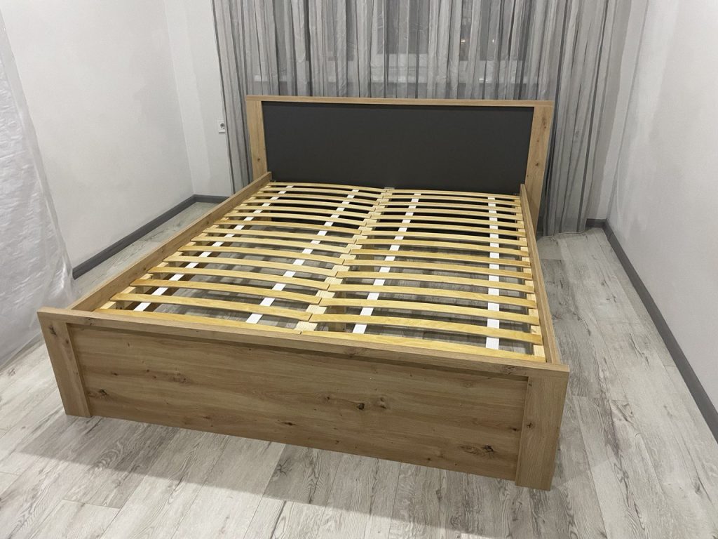 stelaż z listwami bukowymi w łóżku Dominika 160x200
